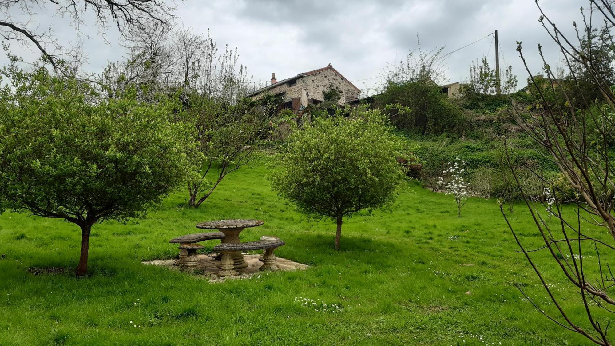 Au Coeur Des Loges Bed & Breakfast Saint-Bonnet-de-Bellac Eksteriør bilde